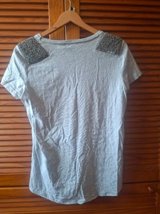 Camiseta Esmara gris talla L con detalle