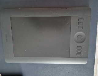 Wacom Intuos Pro PTH-451 Pen Tablet