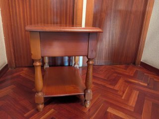 Mesita de noche de madera de pino macizo con cajón