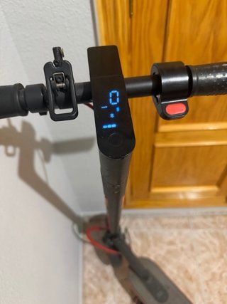 Patinete Eléctrico Negro y Rojo
