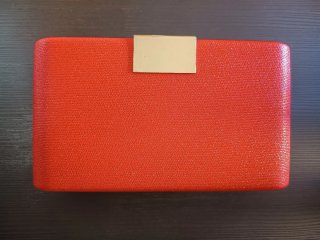 Bolso clutch rojo con detalle cristal artificial