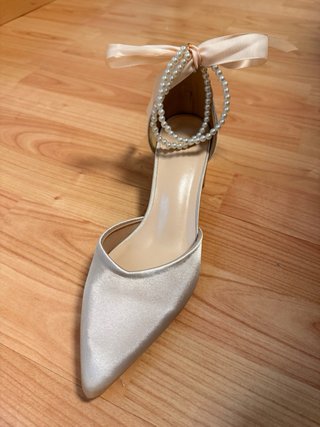Zapatos de fiesta champagne con perlas