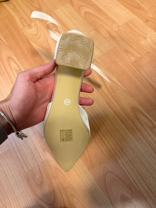 Zapatos de fiesta champagne con perlas