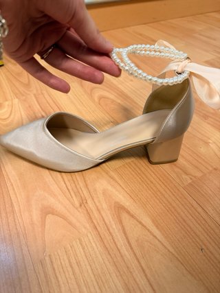 Zapatos de fiesta champagne con perlas
