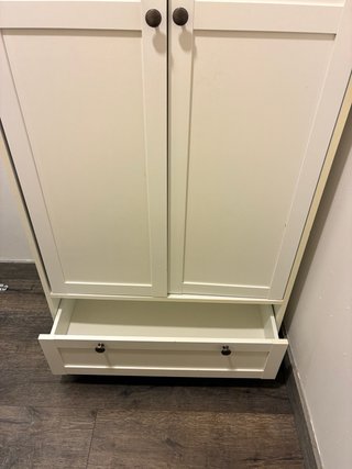 Armario blanco de madera