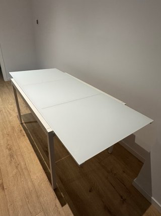 Mesa extensible IKEA GLIVARP cristal y metal