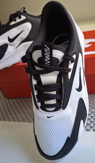 Zapatillas Nike Air Max Blancas y Negras.