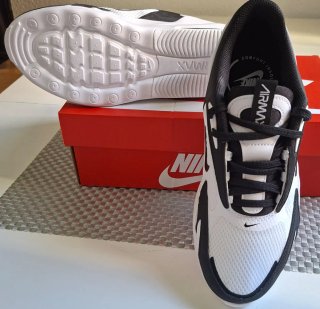 Zapatillas Nike Air Max Blancas y Negras.