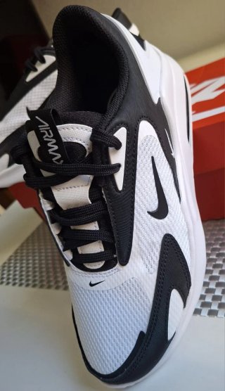 Zapatillas Nike Air Max Blancas y Negras.