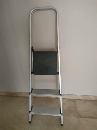 Escalera plegable de aluminio