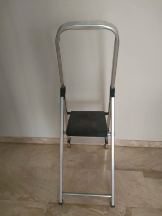 Escalera plegable de aluminio