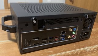 Mini PC Desktop Preto e Branco