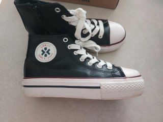 Zapatos niña tipo converse negros y blancos