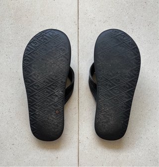 Chanclas Rip Curl negras.