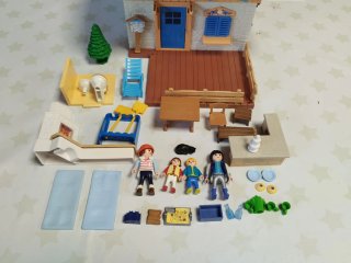 Refugio invernal Playmobil con figuras