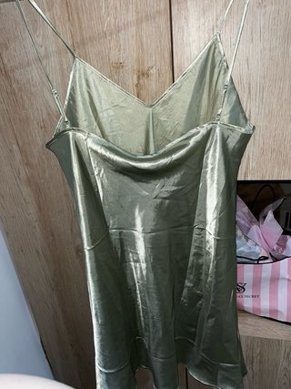 Vestido lencero satinado verde