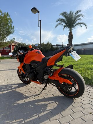 Kawasaki Z750 Naranja y Negra