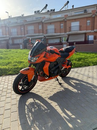 Kawasaki Z750 Naranja y Negra