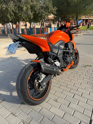 Kawasaki Z750 Naranja y Negra