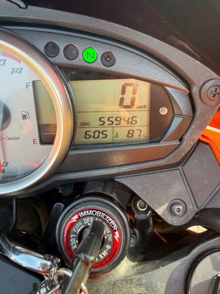 Kawasaki Z750 Naranja y Negra