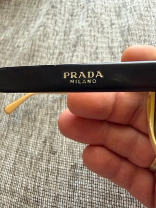 Gafas de sol Prada negras y marrones