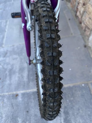 Bicicleta infantil QUER blanca y morada
