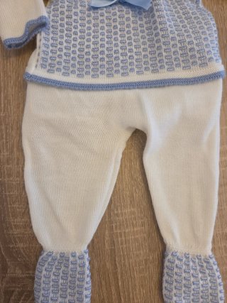 Conjunto bebé punto blanco y azul