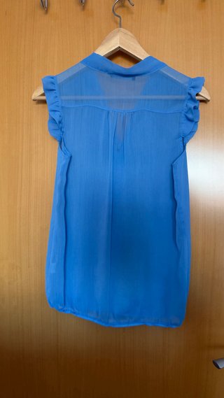 Blusa azul con lazada