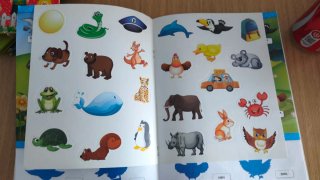 4 libritos con pegatinas, 100 palabras en inglés