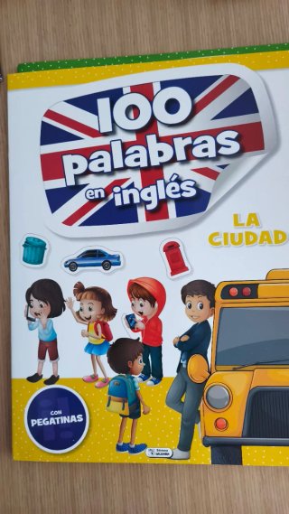 4 libritos con pegatinas, 100 palabras en inglés