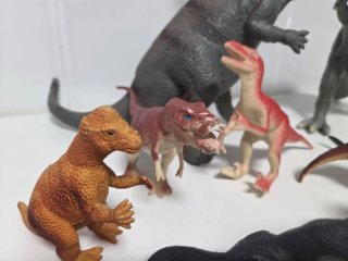Lote de dinosaurios de juguete