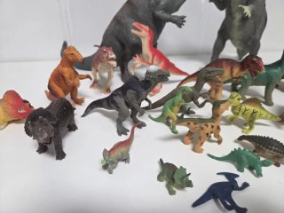 Lote de dinosaurios de juguete