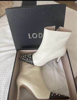 Botines LODI piel tachuelas negros y blancos