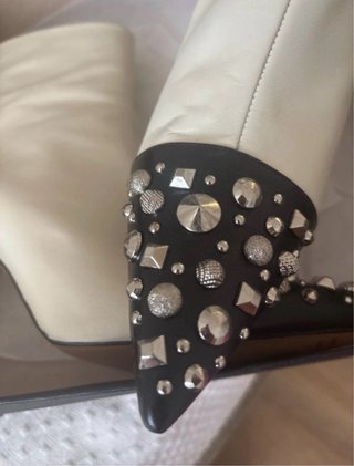 Botines LODI piel tachuelas negros y blancos