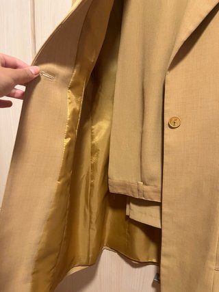 Traje chaqueta y top mostaza vintage