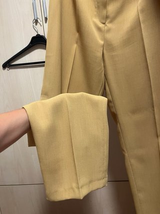 Traje chaqueta y top mostaza vintage