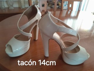 Zapato sandalia tipo charol