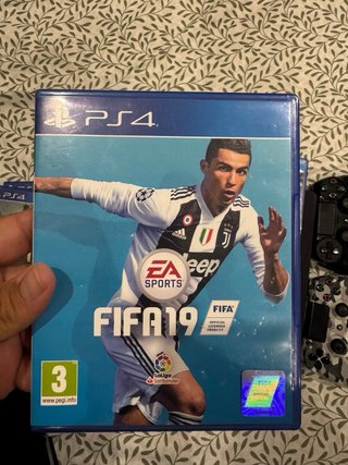 Consola PS4 + 4 Juegos + 3 Mandos