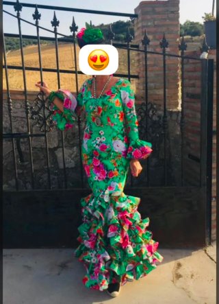 Vestido de flamenca verde con flores