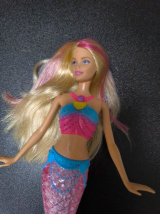 Barbie Dreamtopia Sirena Luces de Arcoíris