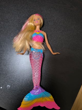 Barbie Dreamtopia Sirena Luces de Arcoíris