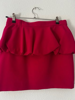 Falda fucsia con volante
