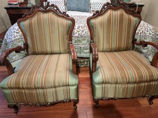 Pareja de butacas estilo Luis XV. 130€