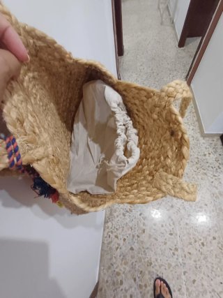 Bolso redondo de mimbre con flecos