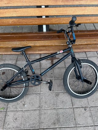 Bicicleta BMX negra