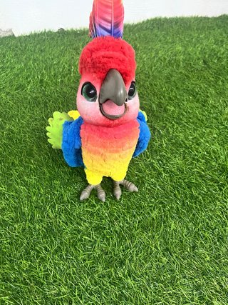 Loro parlanchín de peluche