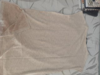 Camiseta beige de tejido ligero