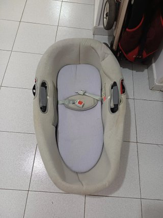 Carrito de bebé marca Bebe comfort.