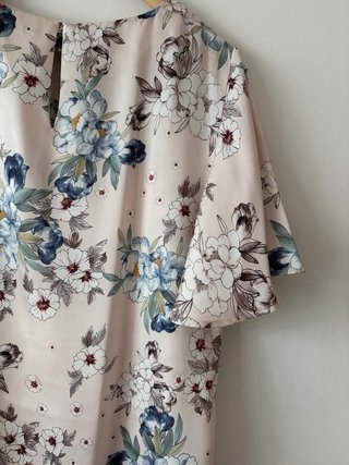 Vestido satén floral Mango