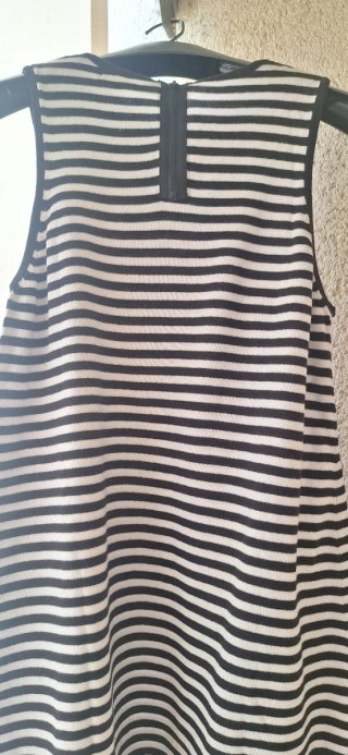 Vestido de rayas blanco y negro